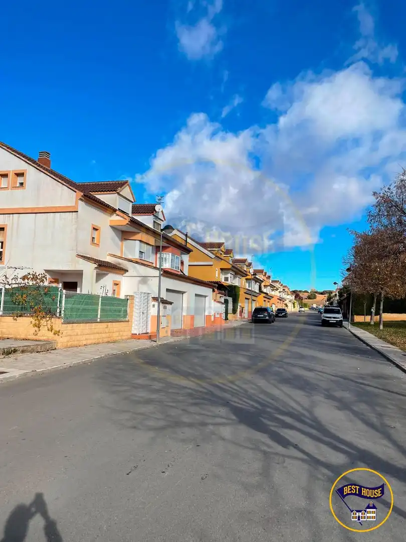 Außenansicht von Haus oder Chalet zum Verkauf in Arcas del Villar mit Balkon