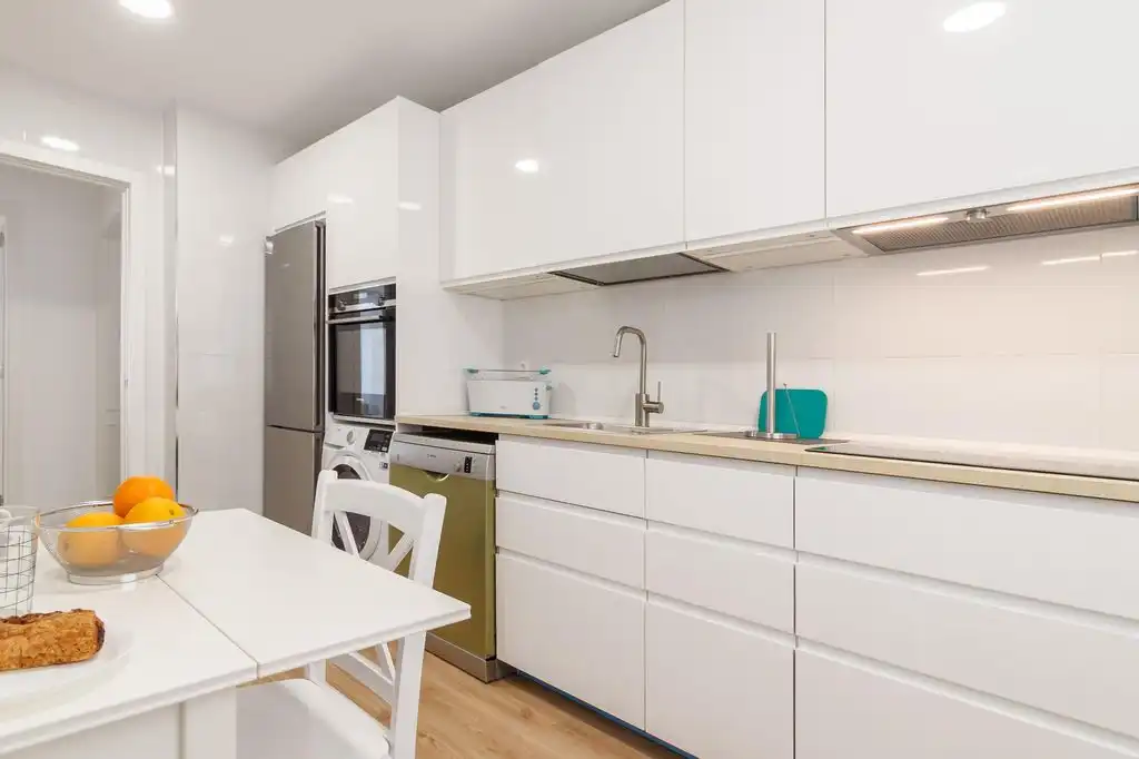 Cocina de Piso de alquiler en Donostia - San Sebastián  con Aire acondicionado, Amueblado y TV