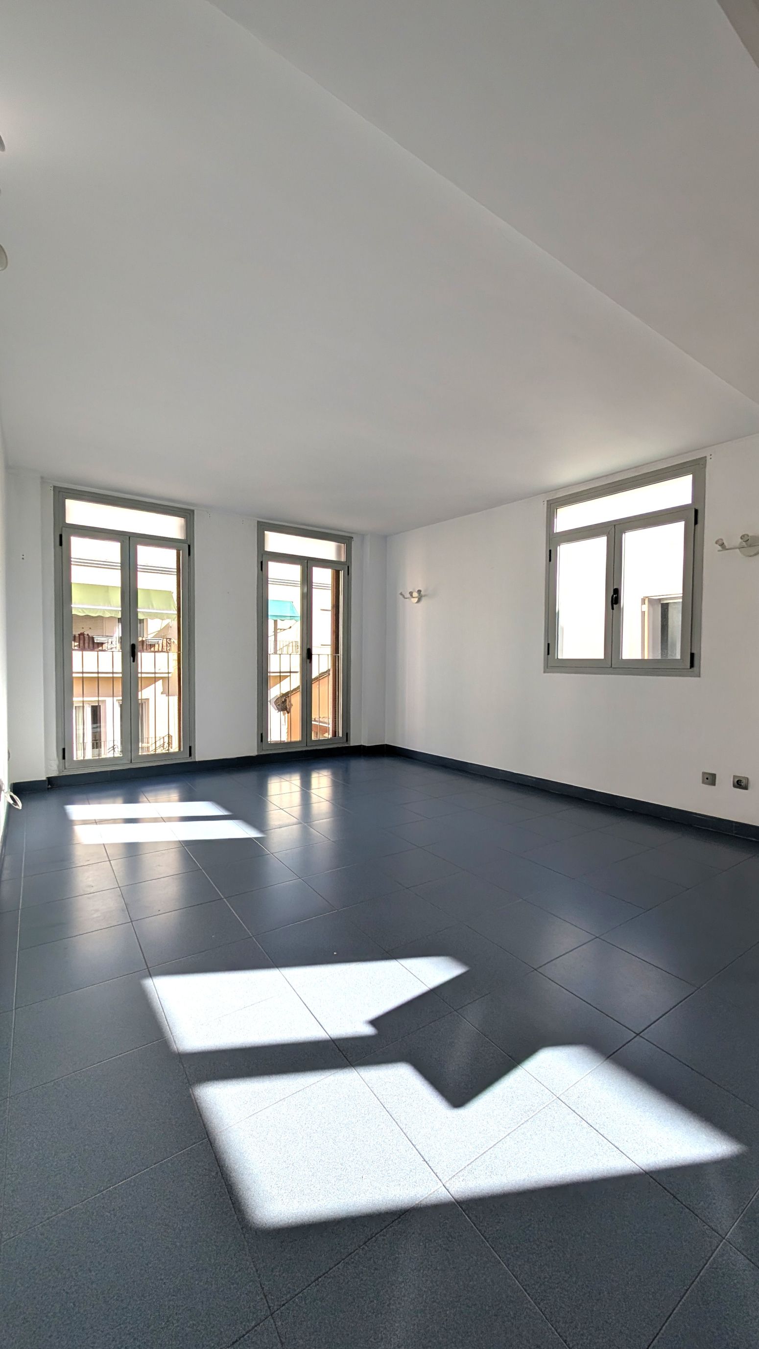 Dormitori de Pis de lloguer en  Valencia Capital amb Aire condicionat i Calefacció