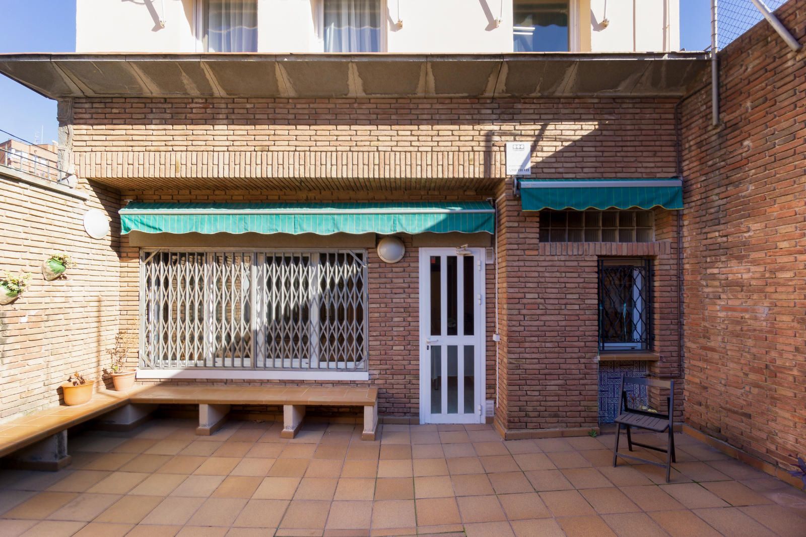 Exterior view of Single-family semi-detached for sale in Sabadell  with Air Conditioner, Heating and Private garden