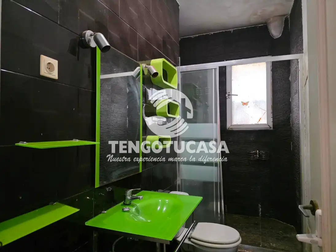 Bathroom of Flat for sale in Madrid