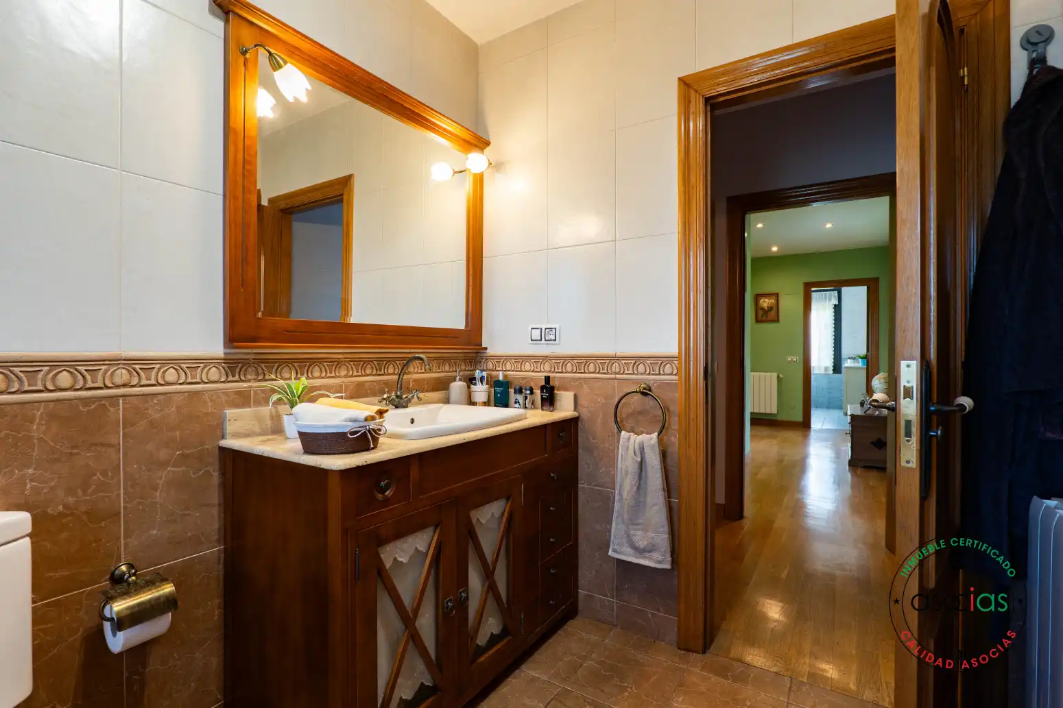 Bany de Casa o xalet en venda en Gijón  amb Calefacció, Parquet i Terrassa