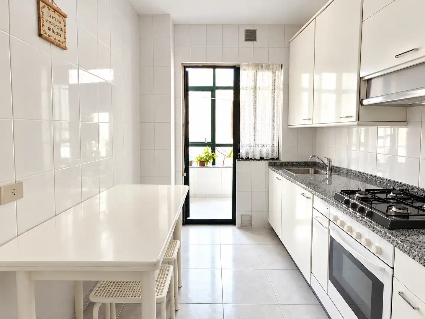 Cocina de Estudio en venta en Lugo con Calefacción, Parquet y Trastero