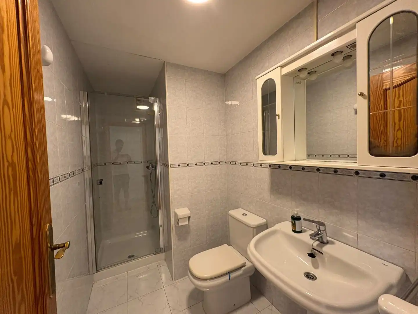 Bathroom of Flat for sale in L'Alfàs del Pi  with Air Conditioner, Terrace and Swimming Pool