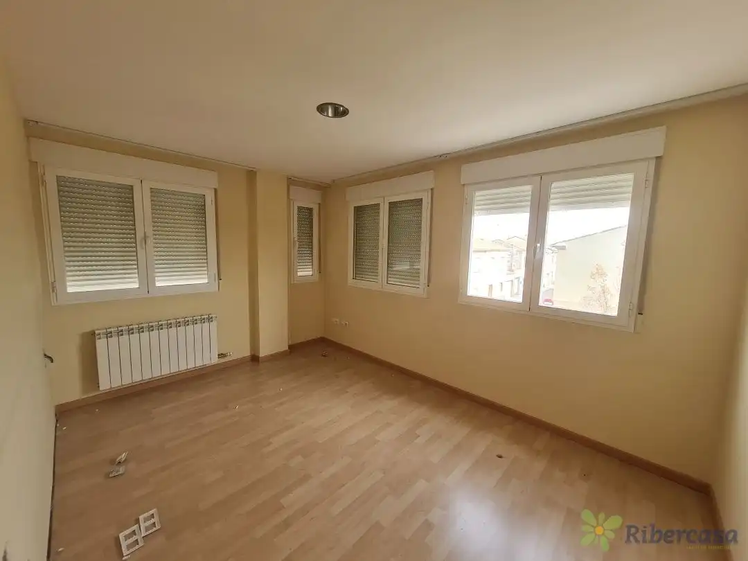Habitación de Piso en venta en Castejón (Navarra) con Calefacción, Trastero y Balcón