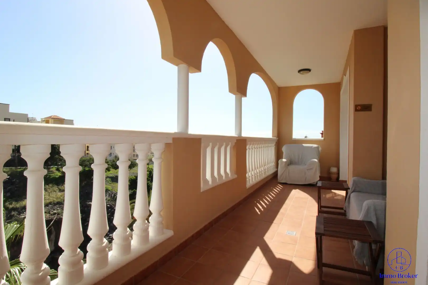 Terraza de Piso en venta en Adeje con Amueblado y Piscina comunitaria
