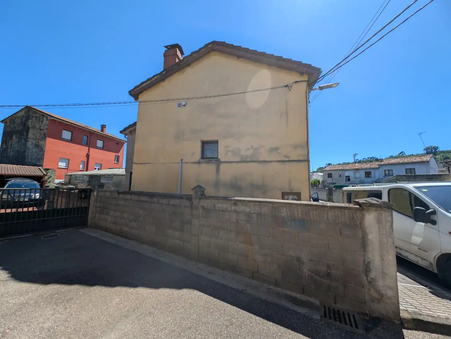 Vista exterior de Casa o xalet en venda en Langreo amb Jardí privat