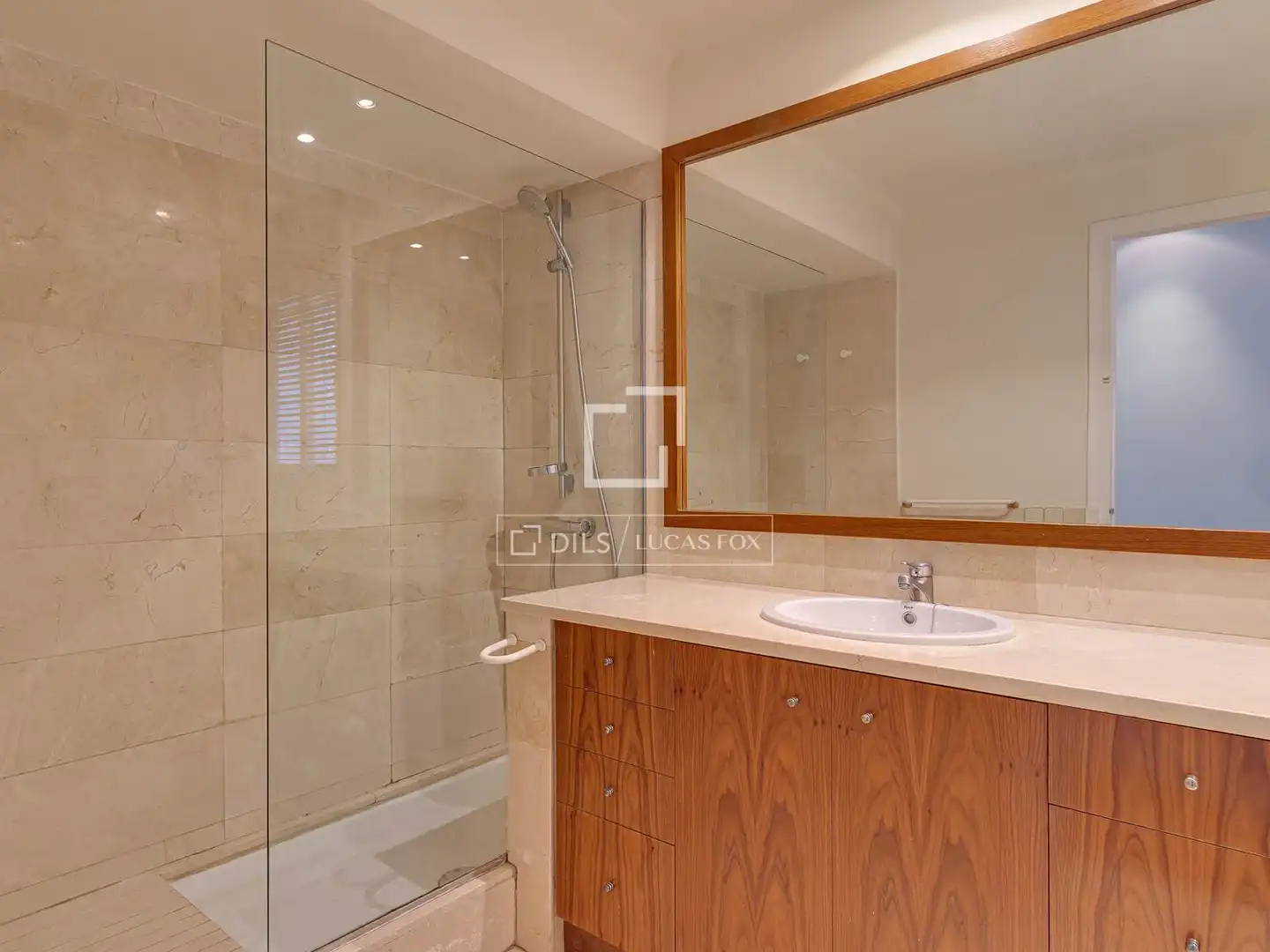 Baño de Casa o chalet de alquiler en Sant Just Desvern con Aire acondicionado, Calefacción y Jardín privado