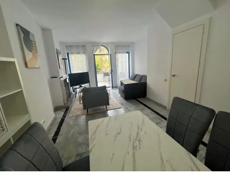Wohnzimmer von Maisonette zur Miete in Marbella mit Klimaanlage, Heizung und Möbliert