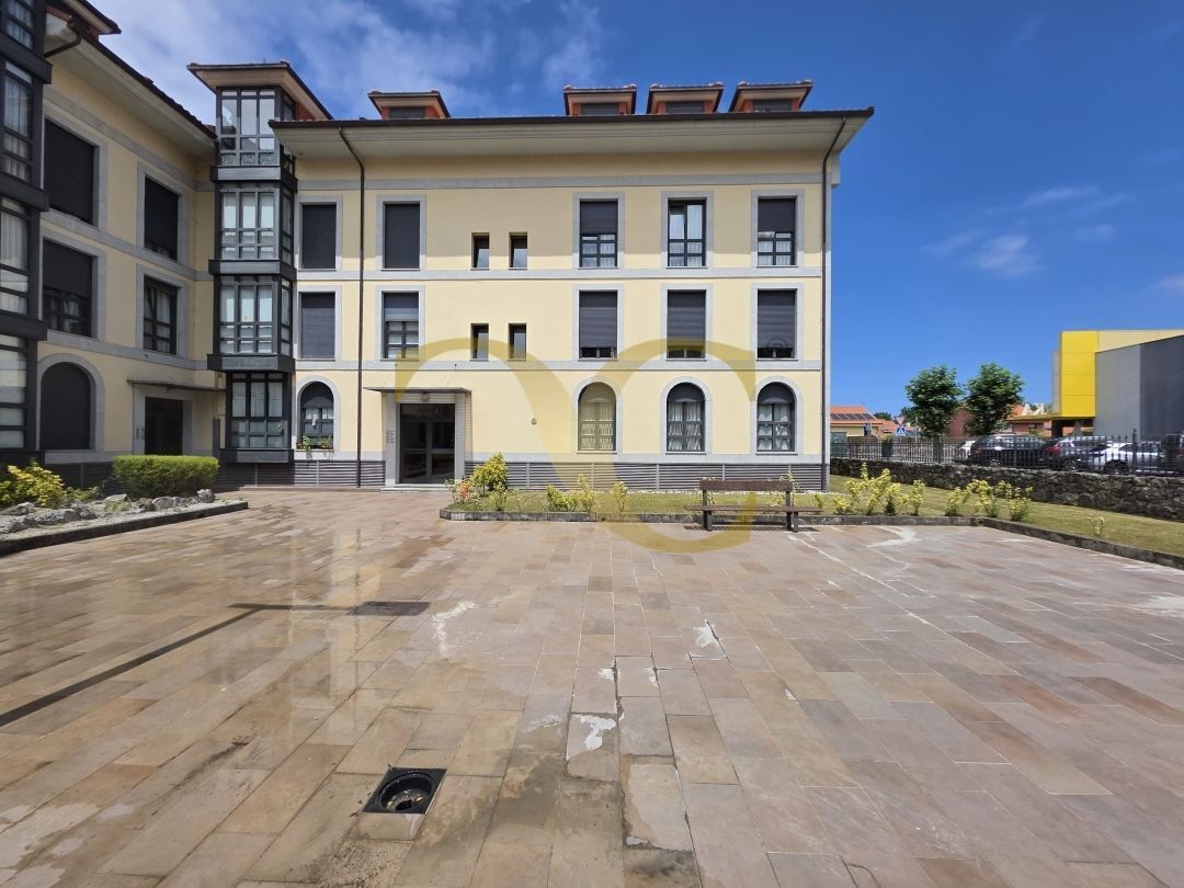 Vista exterior de Pis en venda en Llanes amb Calefacció i Traster