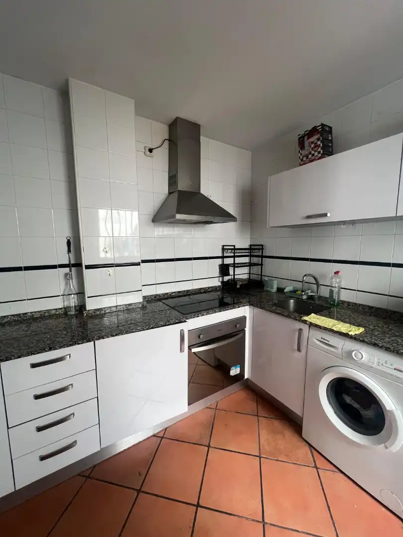 Cuina de Casa adosada de lloguer en Puerto Real amb Aire condicionat, Moblat i Forn
