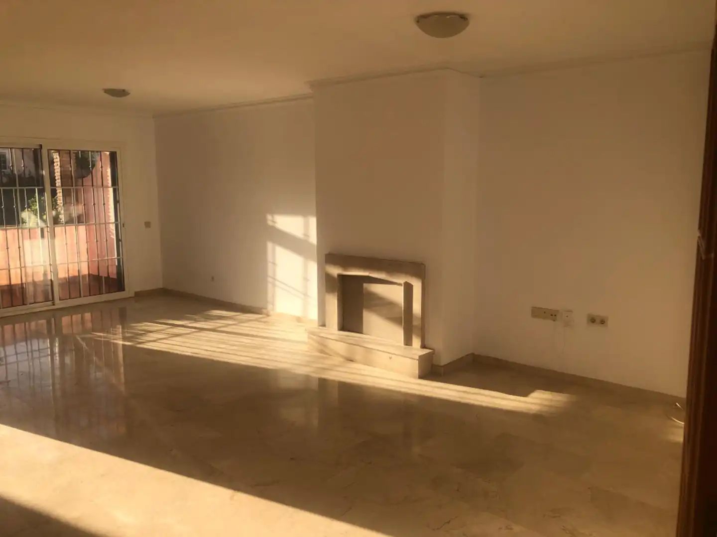 Comedor de Casa adosada en venta en Mijas con Aire acondicionado, Calefacción y Jardín privado