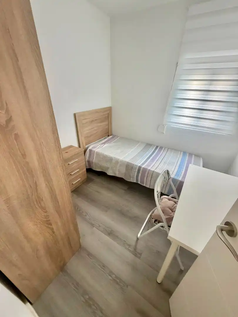 Dormitori de Pis en venda en Jaén amb Aire condicionat, Moblat i Balcó