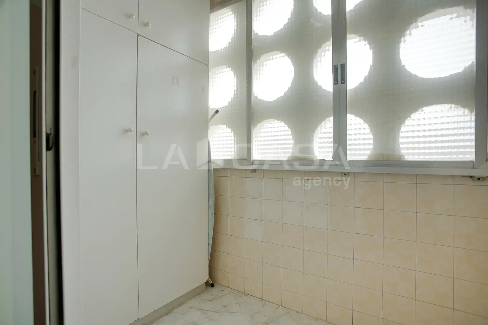 Piso en venta en L'Hospitalet de Llobregat con Calefacción y Balcón
