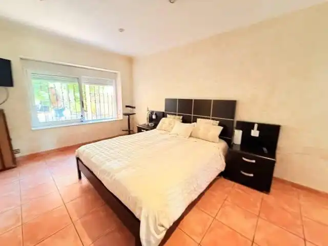Dormitori de Casa o xalet en venda en L'Alfàs del Pi amb Aire condicionat, Calefacció i Jardí privat