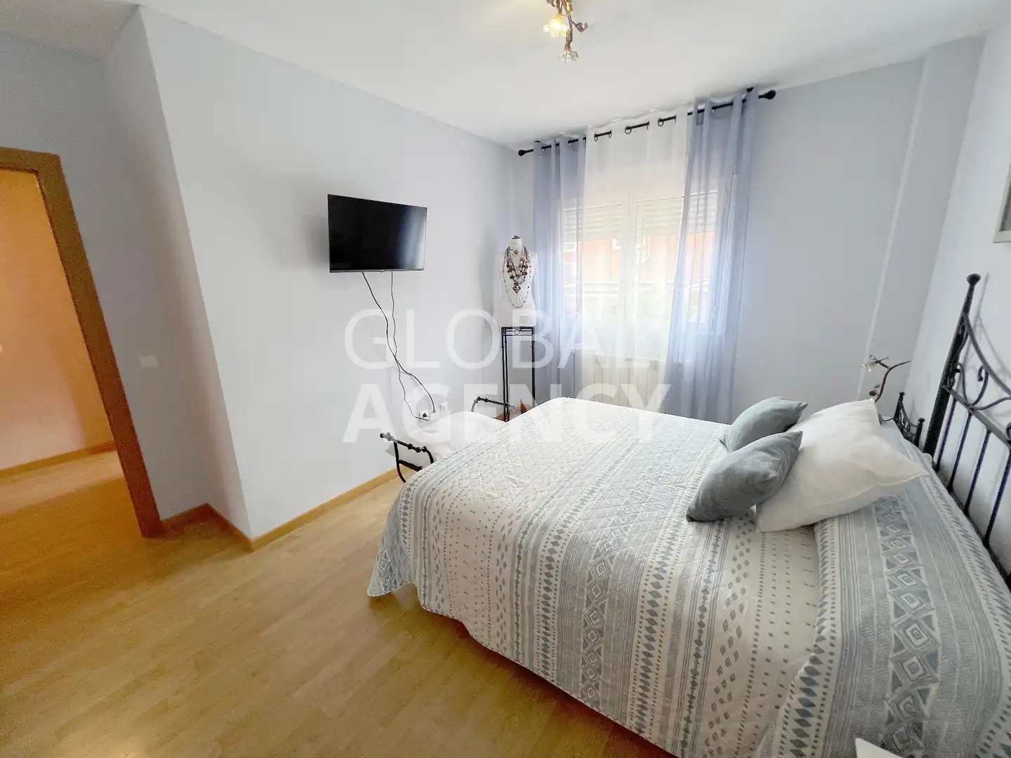 Habitación de Casa adosada en venta en Torrejón del Rey con Calefacción, Jardín privado y Horno