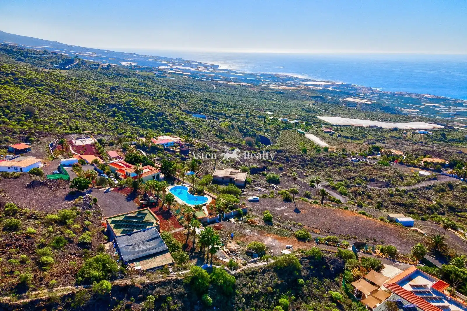 Außenansicht von Haus oder Chalet zum Verkauf in Guía de Isora mit Terrasse, Schwimmbad und Möbliert