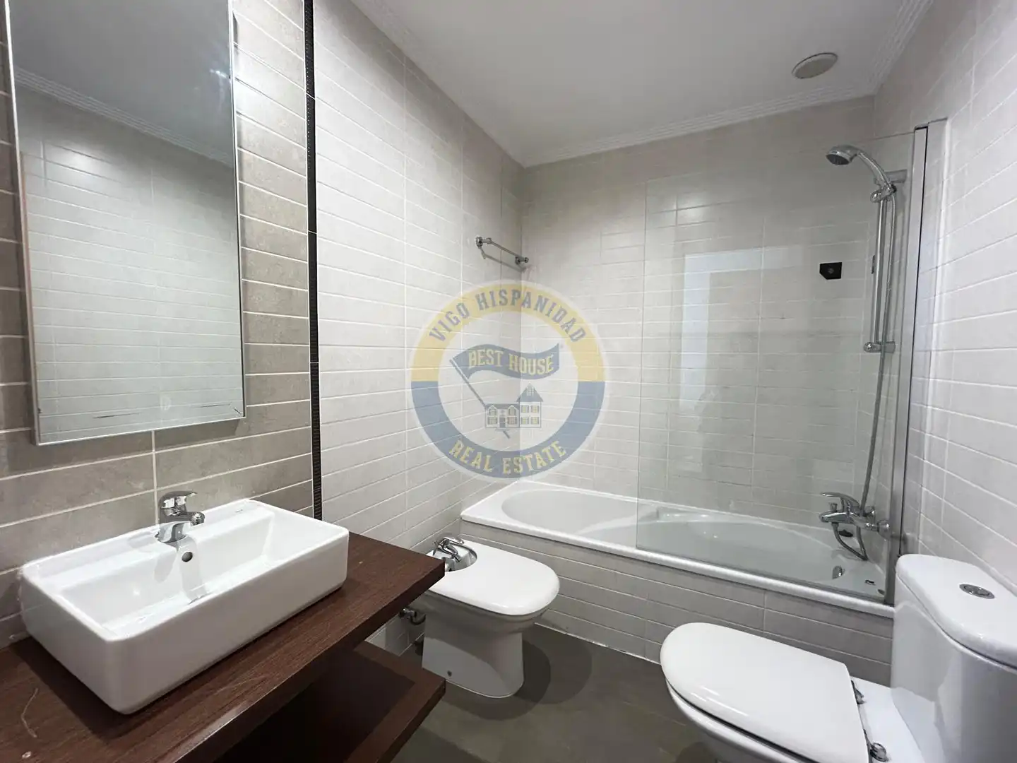 Bathroom of Apartments for sale in Vigo   with Heating and Storage room