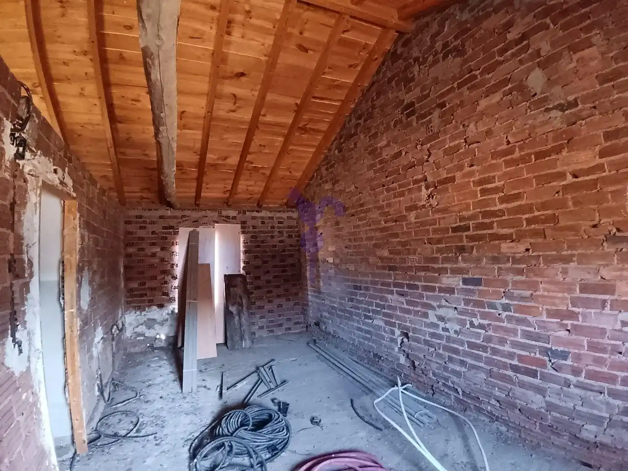 Casa o xalet en venda en Valverde de la Virgen amb Calefacció i Jardí privat