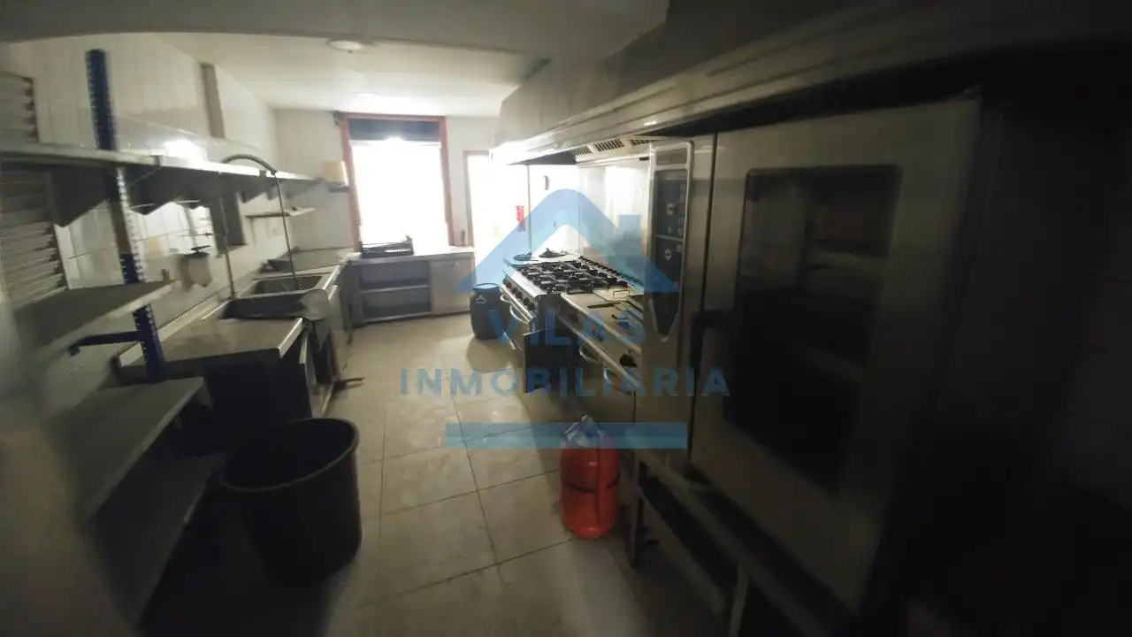 Cuina de Local de lloguer en Ames amb Terrassa