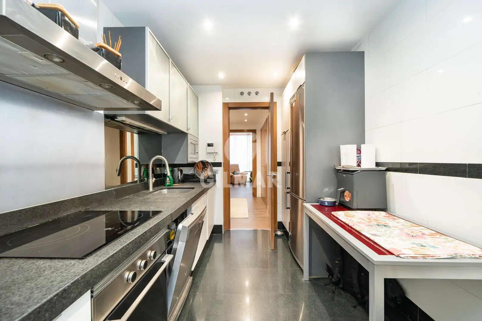 Kitchen of Flat for sale in Madrid  with Heating, Private garden and Storage room