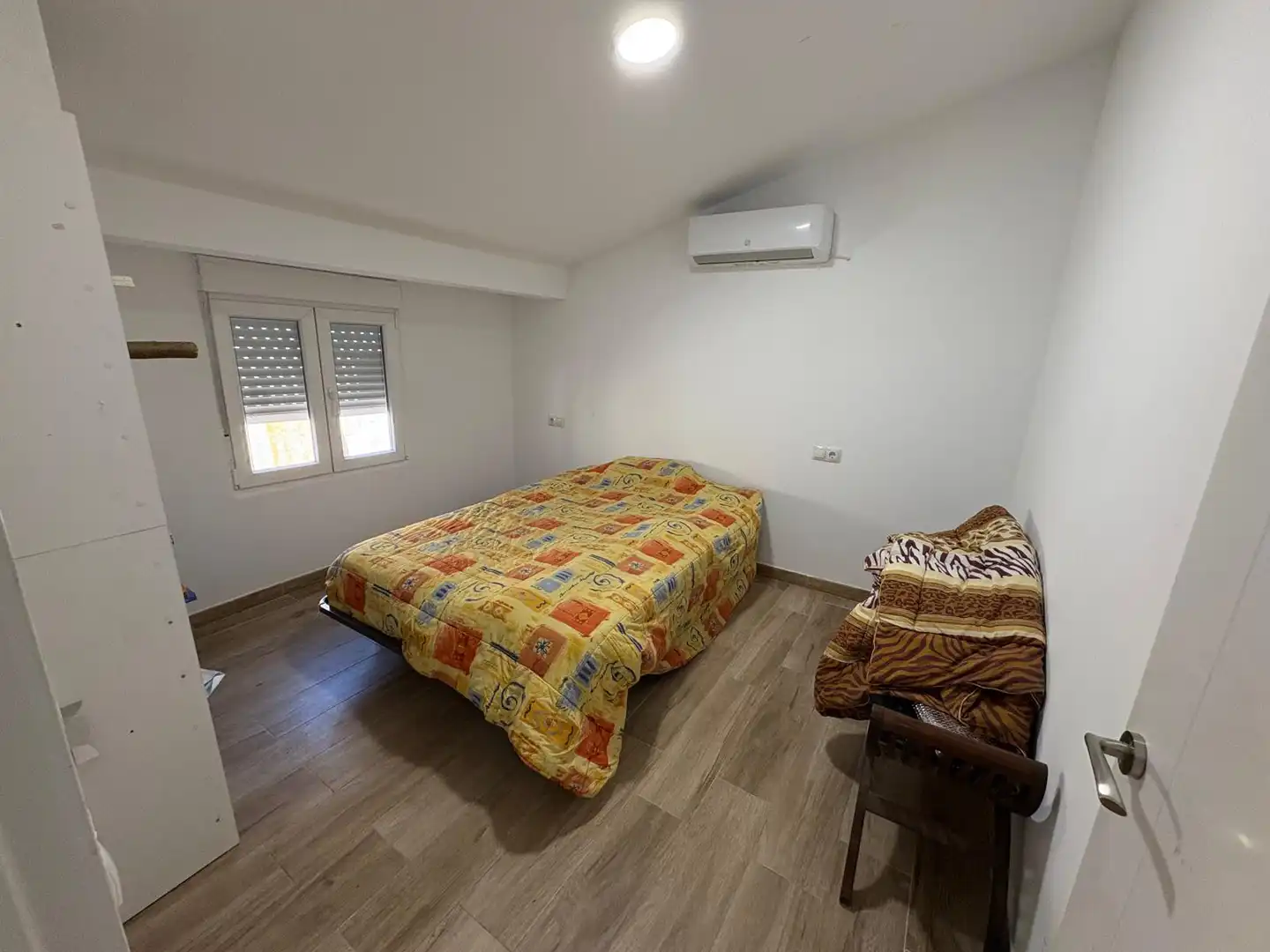 Schlafzimmer von Einfamilien-Reihenhaus zum Verkauf in Alpicat mit Klimaanlage, Heizung und Privatgarten
