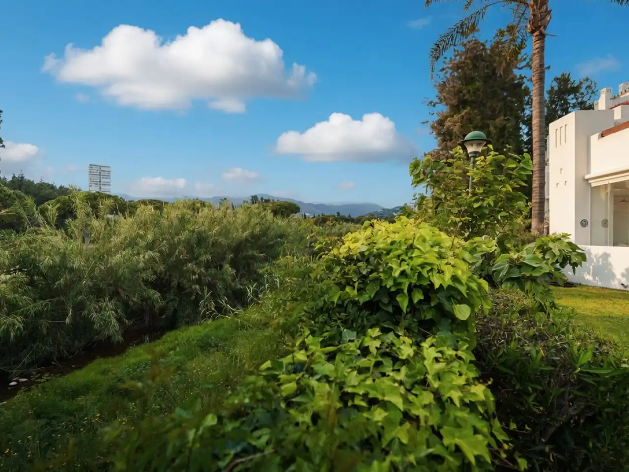 Jardín de Planta baja en venta en Marbella con Aire acondicionado, Calefacción y Jardín privado