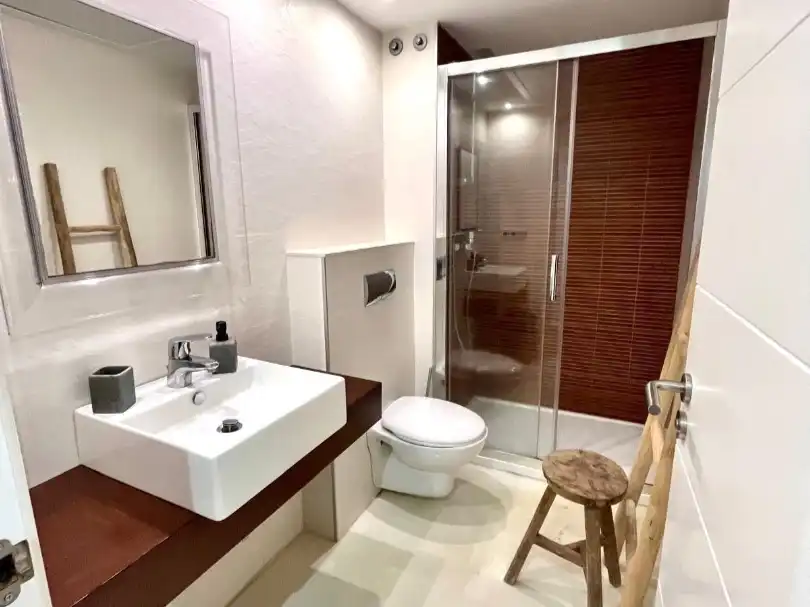 Bathroom of Apartments for rent in Eivissa  with Air Conditioner, Heating and Parquet flooring