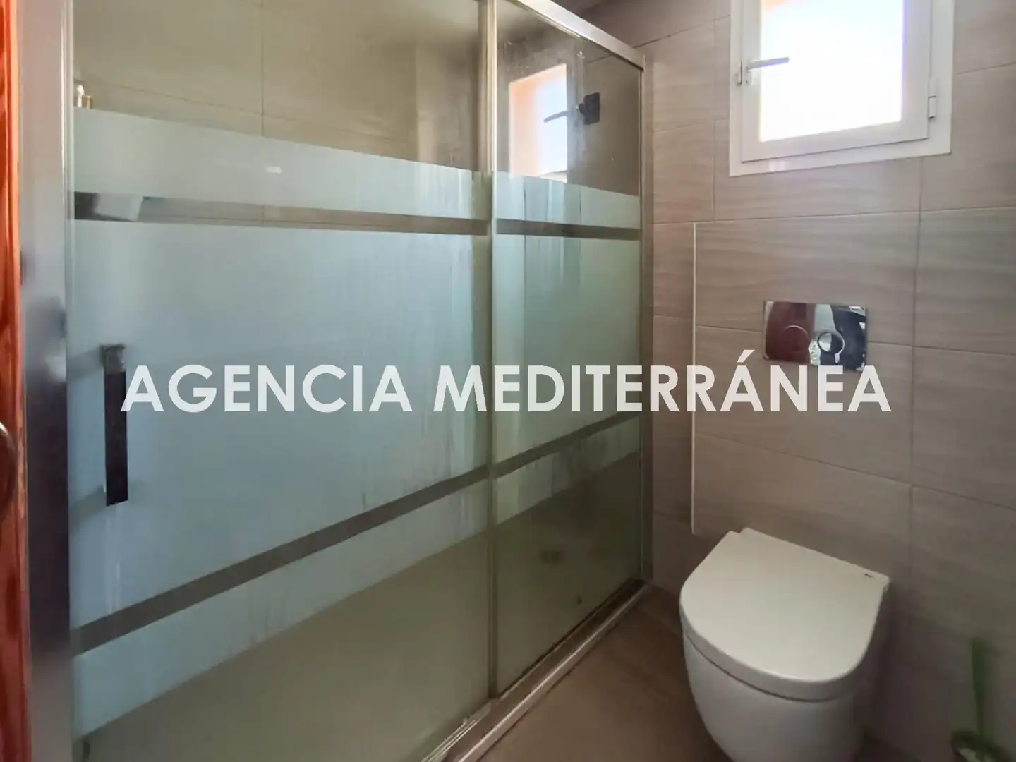 Bany de Apartament en venda en Santa Eulària des Riu amb Aire condicionat, Calefacció i Jardí privat