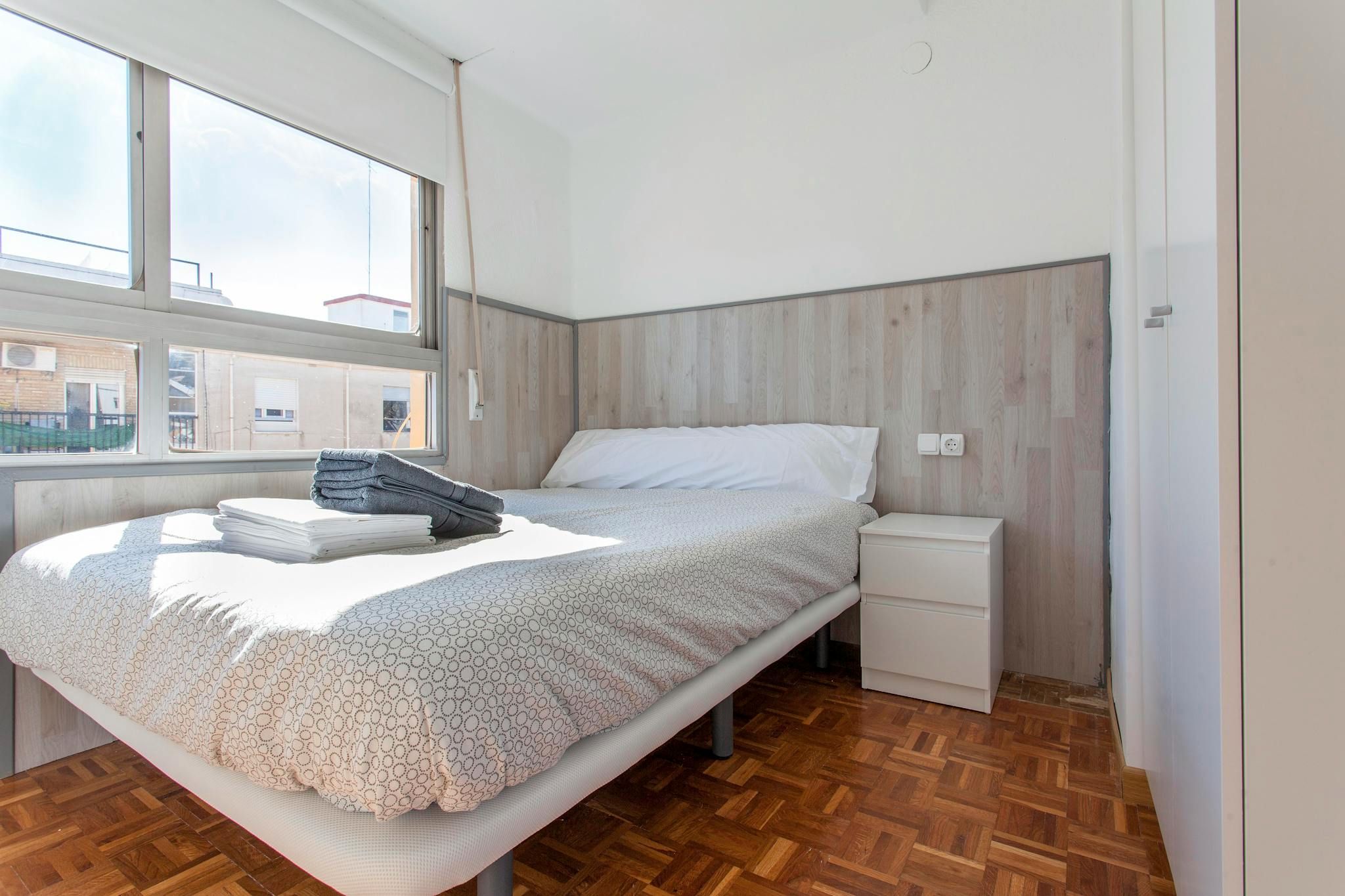 Bedroom of Flat to share in  Valencia Capital  with Air Conditioner, Heating and Furnished