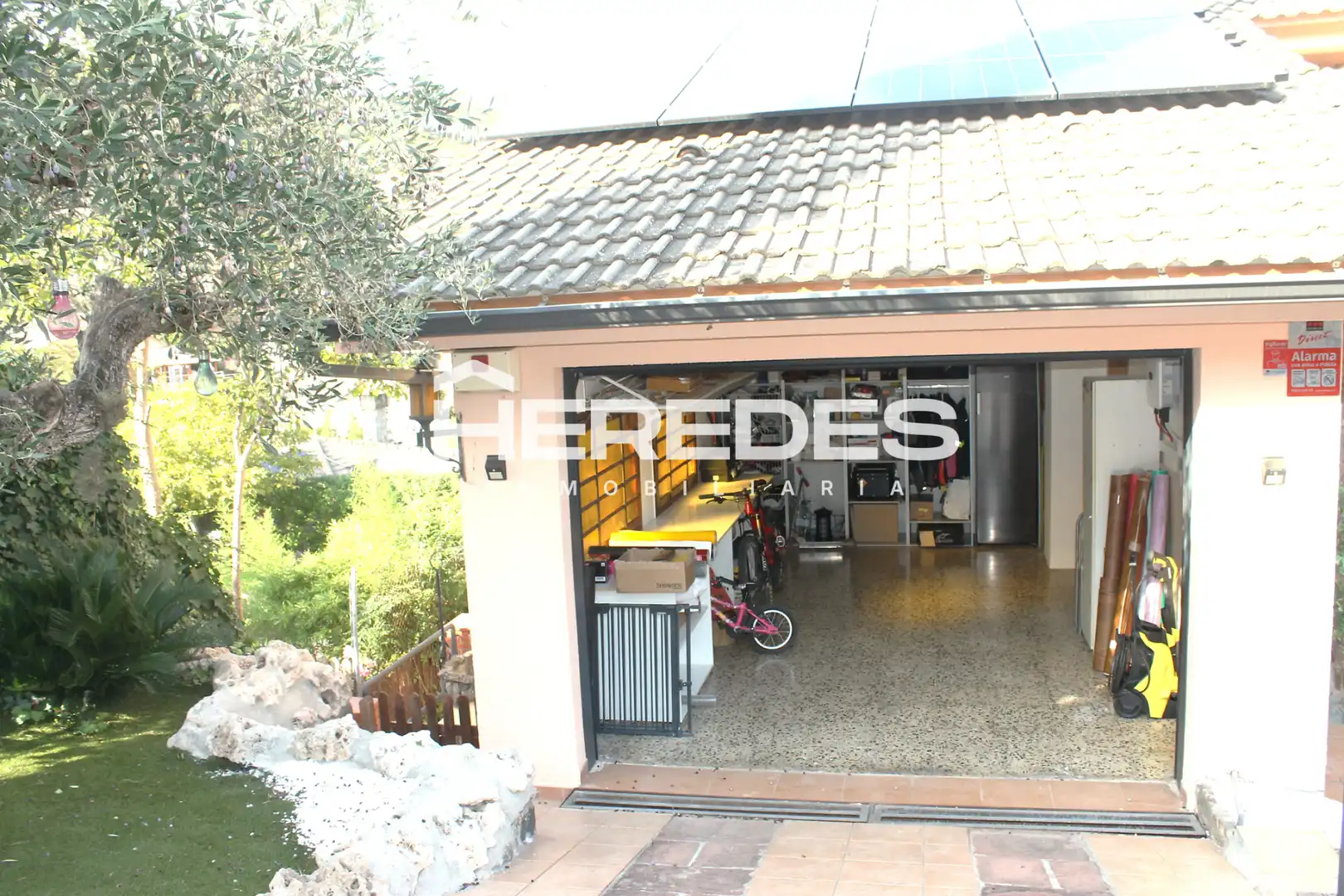 Jardí de Casa o xalet en venda en Torrelles de Llobregat amb Aire condicionat, Calefacció i Jardí privat