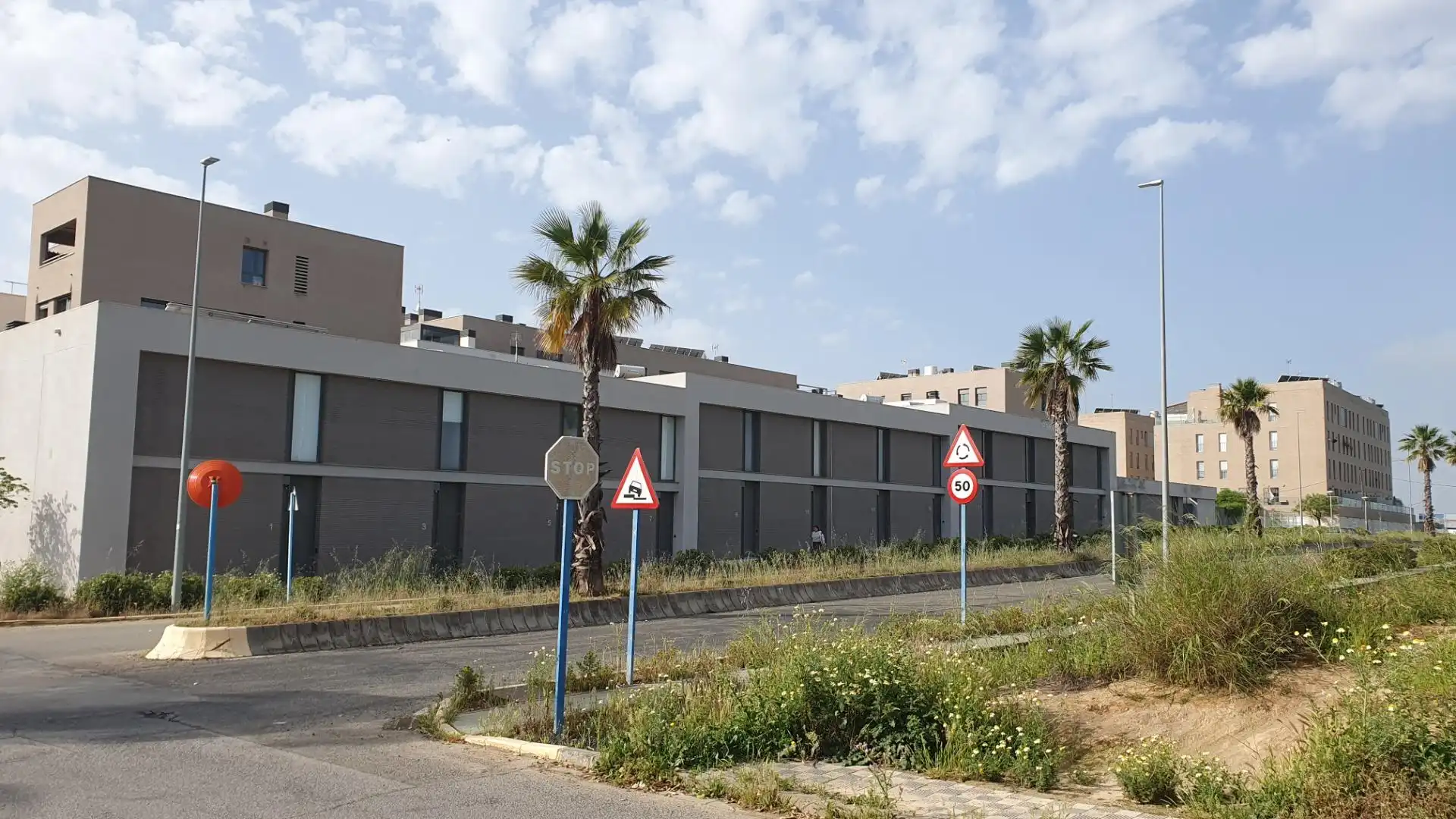 Vista exterior de Loft en venta en Mairena del Aljarafe con Terraza, Trastero y Piscina