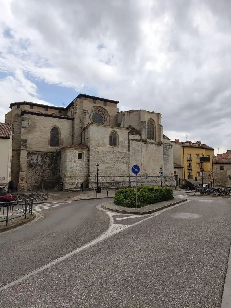 Vista exterior de Àtic en venda en Burgos amb Calefacció i Moblat