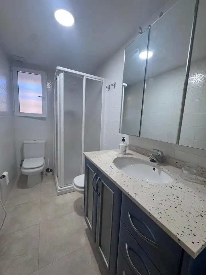 Baño de Apartamento en venta en Cullera con Terraza, Amueblado y Sauna