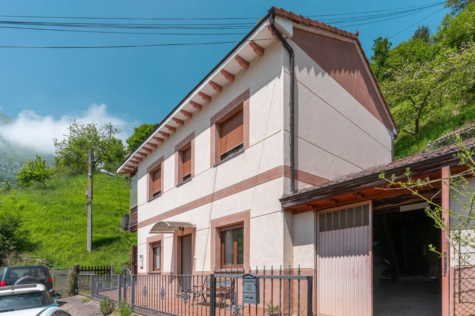 Exterior view of House or chalet for sale in Riosa  with Heating, Private garden and Terrace