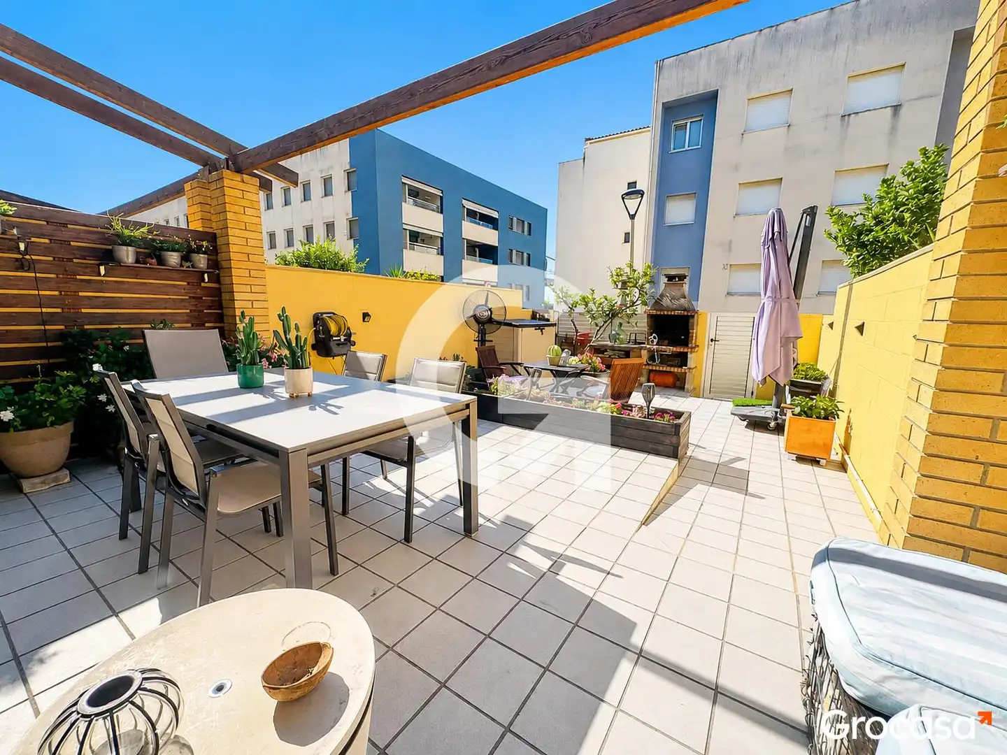 Terrassa de Casa adosada en venda en Cubelles amb Aire condicionat, Calefacció i Jardí privat