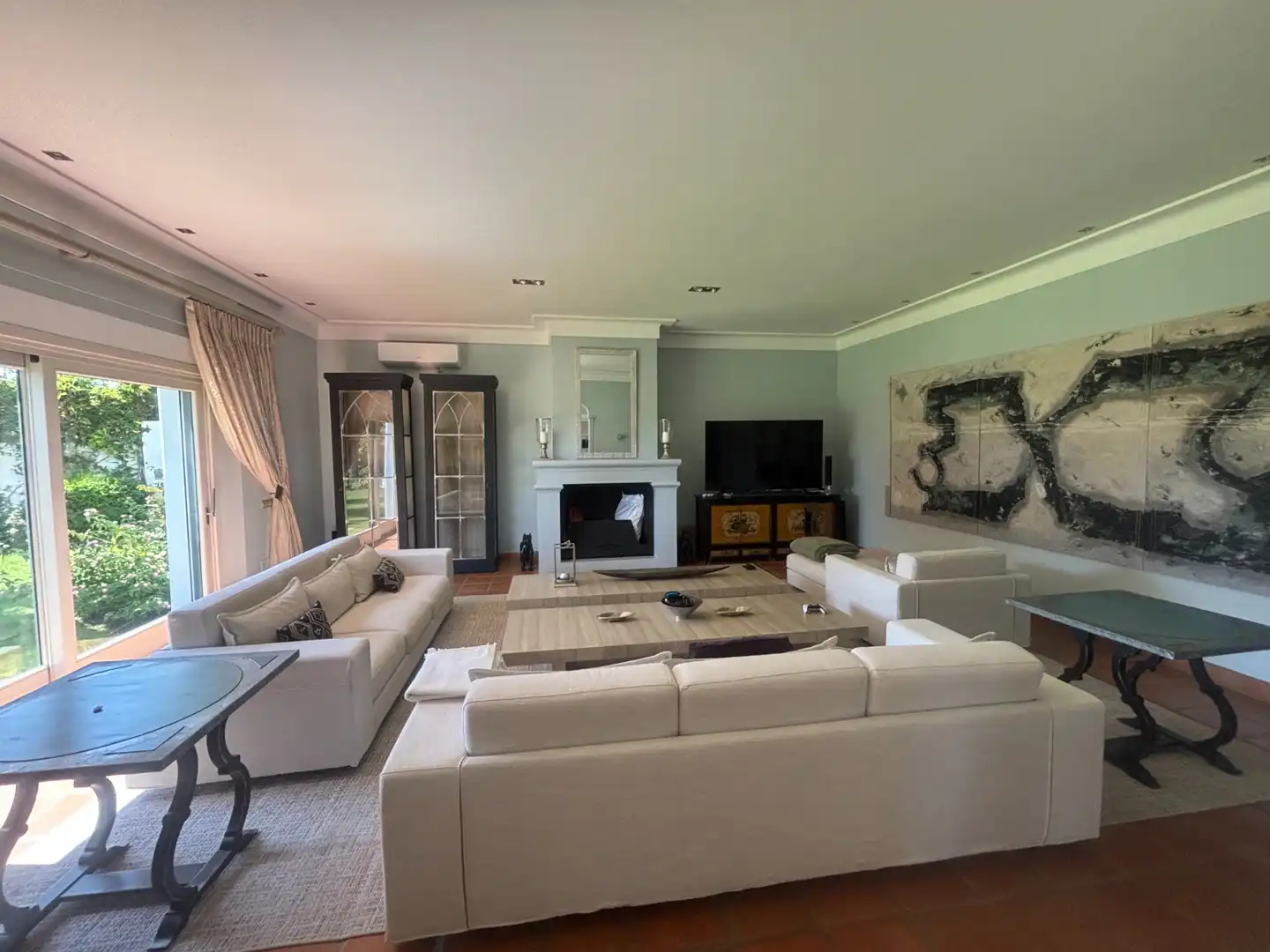 Sala de estar de Casa o chalet en venta en Marbella con Aire acondicionado, Jardín privado y Terraza