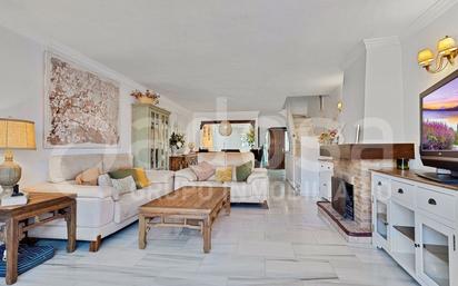 Living room of Single-family semi-detached for sale in Estepona