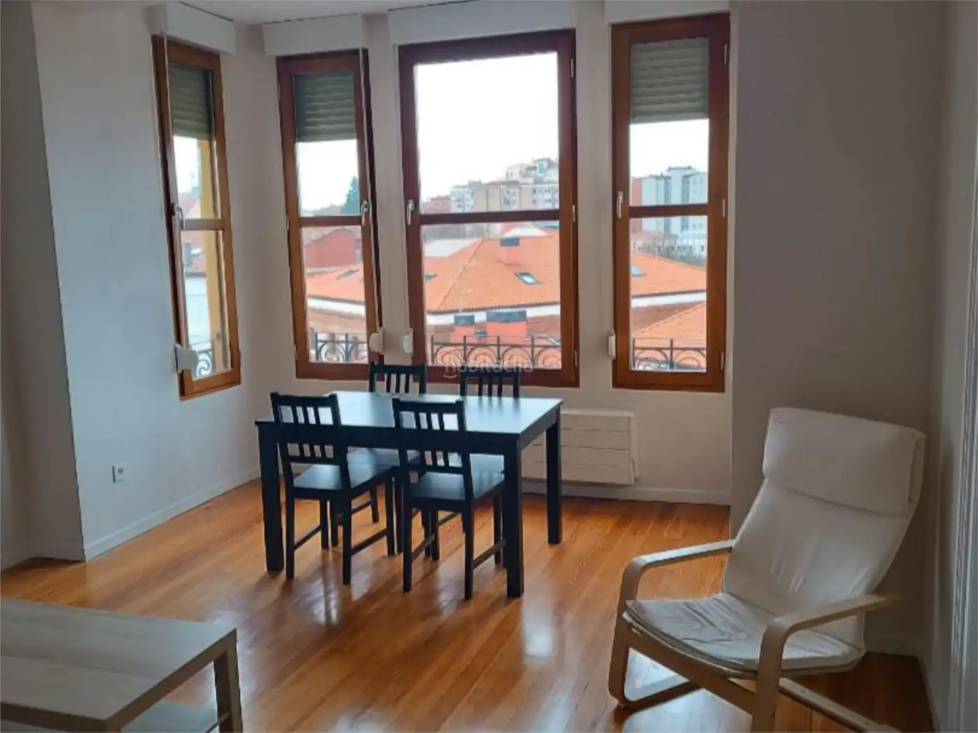 Appartamento con ascensore in affitto a Calle Aparicio y Ruiz 18