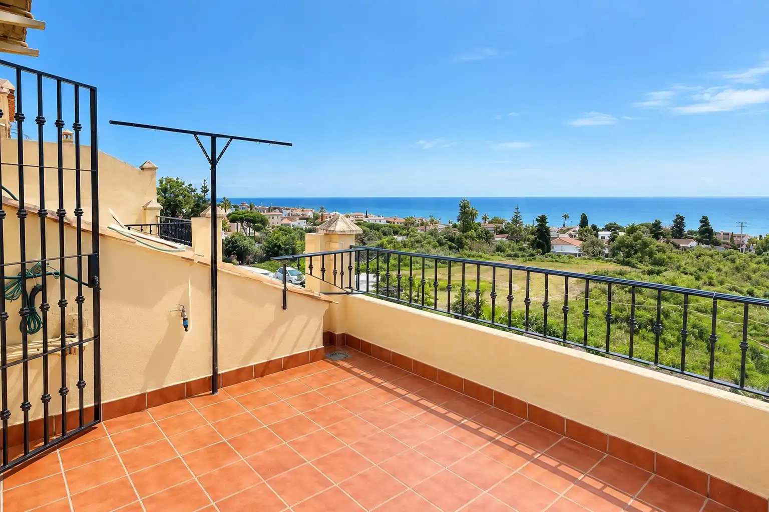 Semi-detached house with pool for sale in Chilches