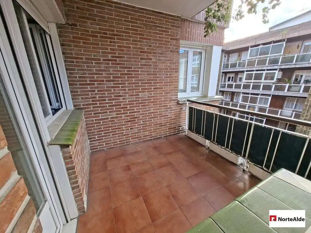Terraza de Piso en venta en Barakaldo  con Calefacción, Trastero y Balcón