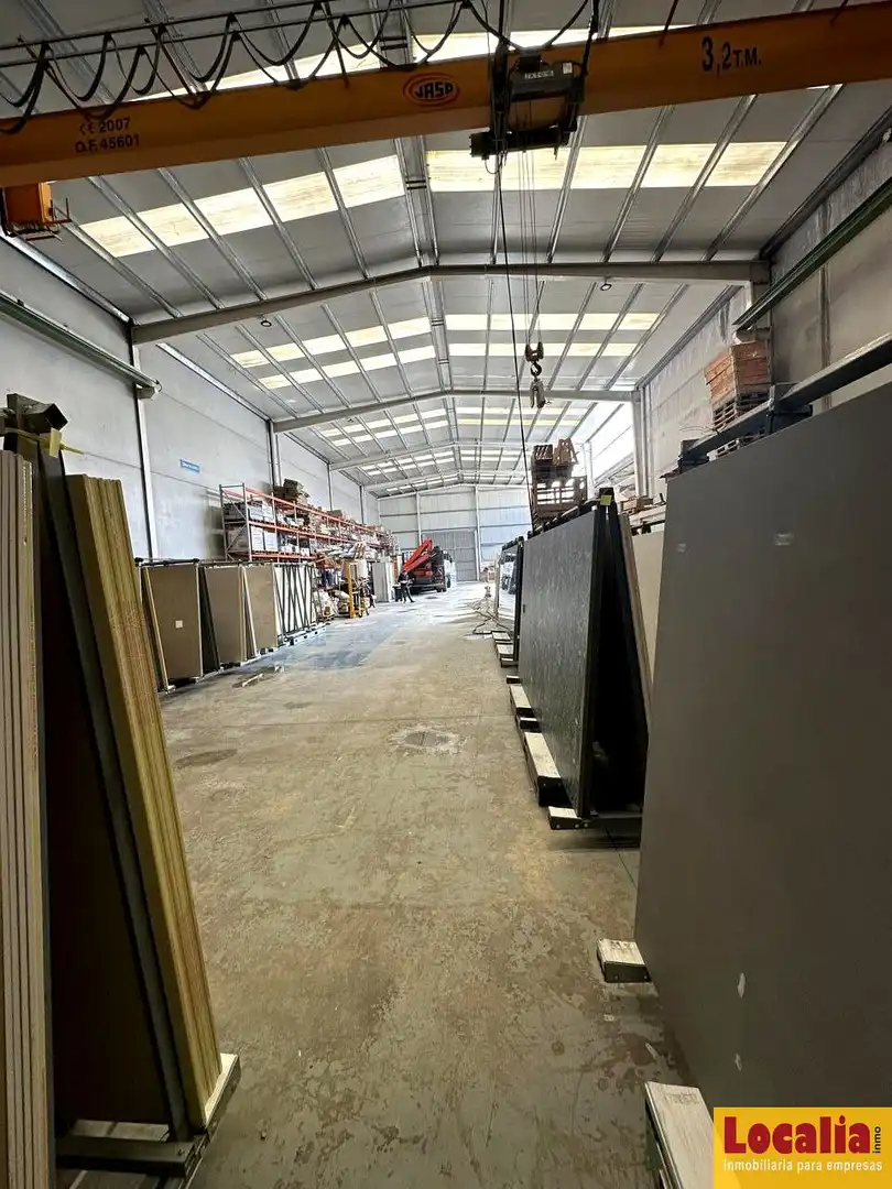 Fabrikhallen zur Miete in Los Corrales de Buelna 