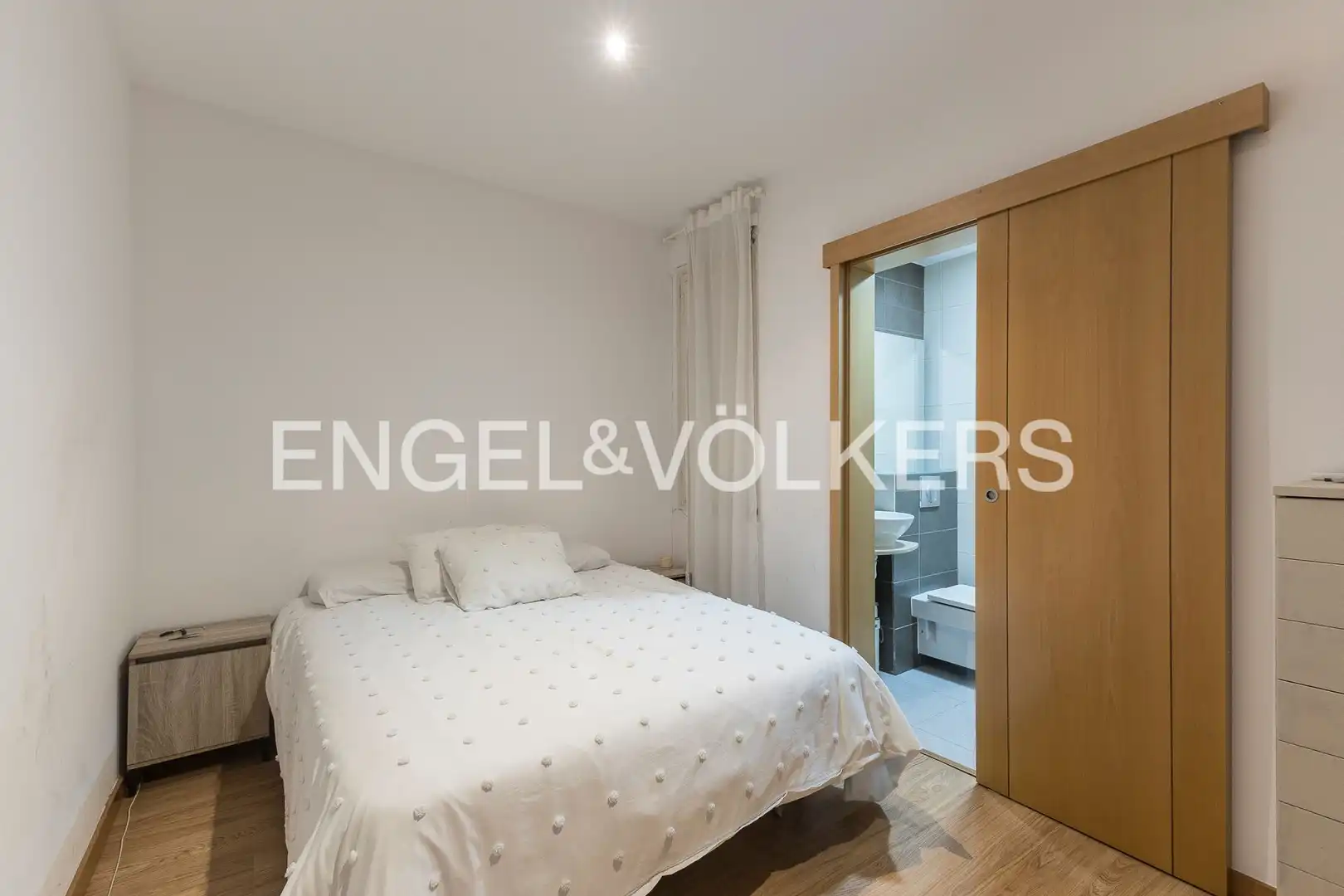 Habitación de Piso en venta en Barcelona con Aire acondicionado, Calefacción y Balcón