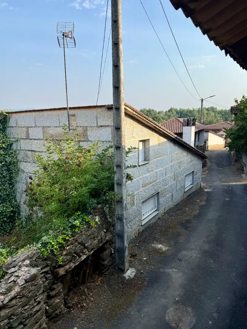 Außenansicht von Haus oder Chalet zum Verkauf in Toén mit Privatgarten, Terrasse und Abstellraum