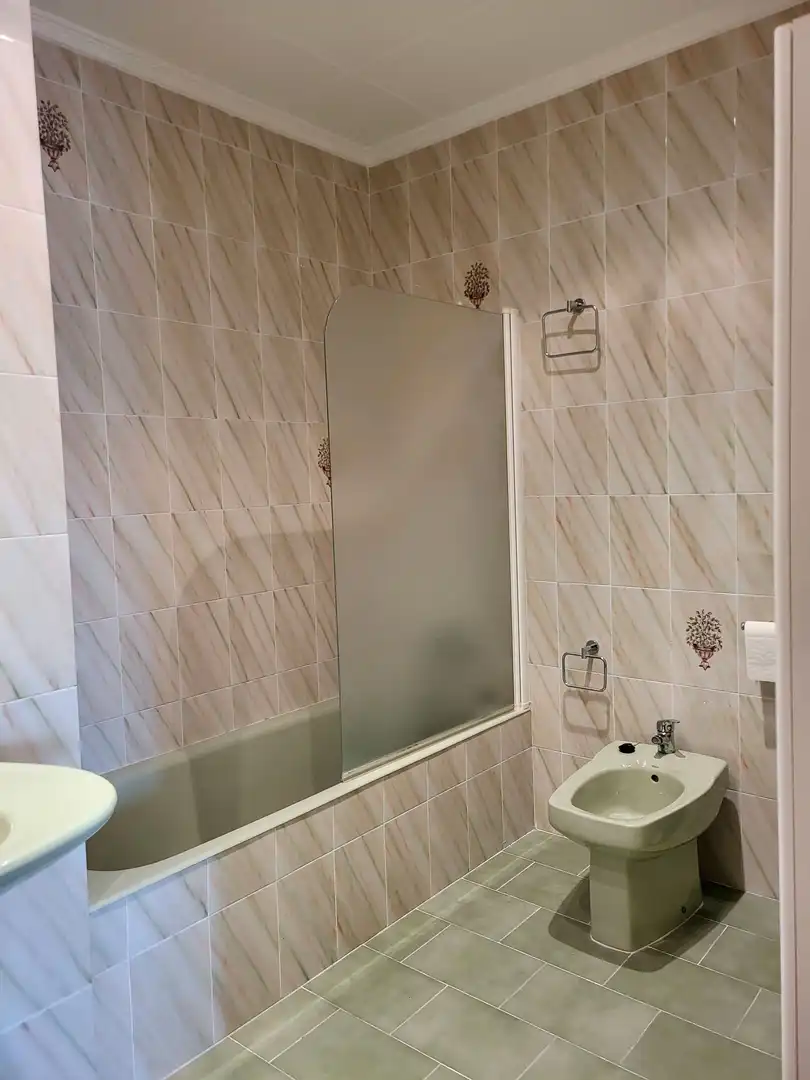 Bathroom of Flat for sale in Castellnovo  with Terrace, Storage room and Oven