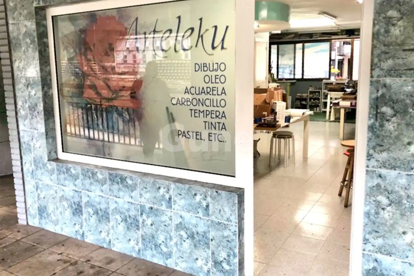 Locale commerciale in affitto a Joan Iturralde