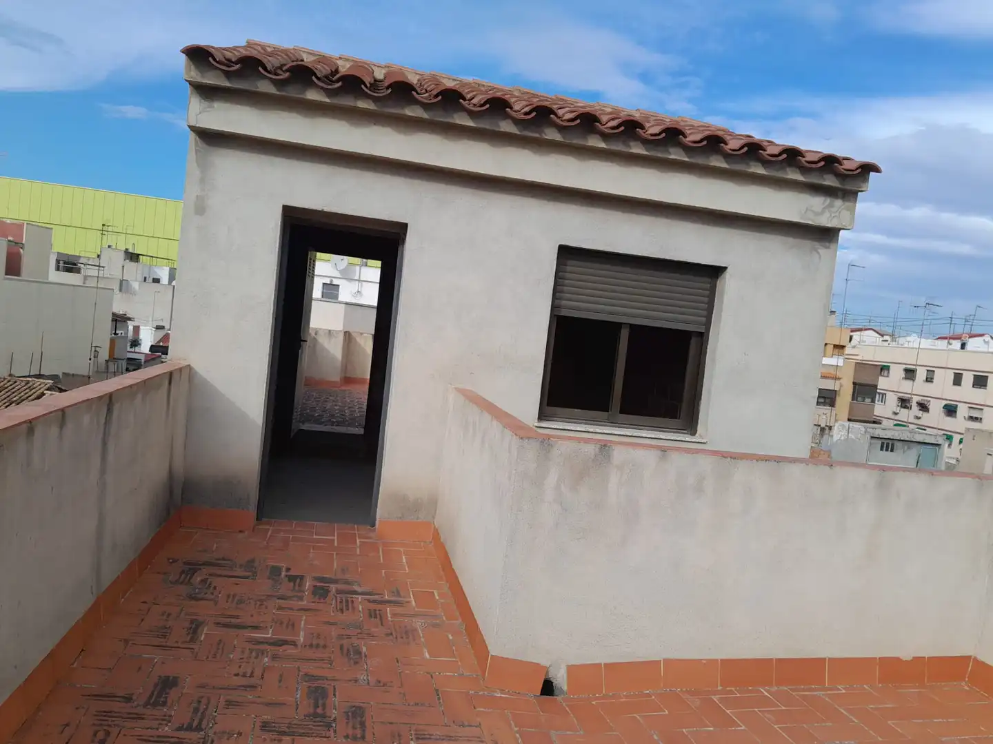 Vista exterior de Casa adosada en venta en Vila-real con Terraza