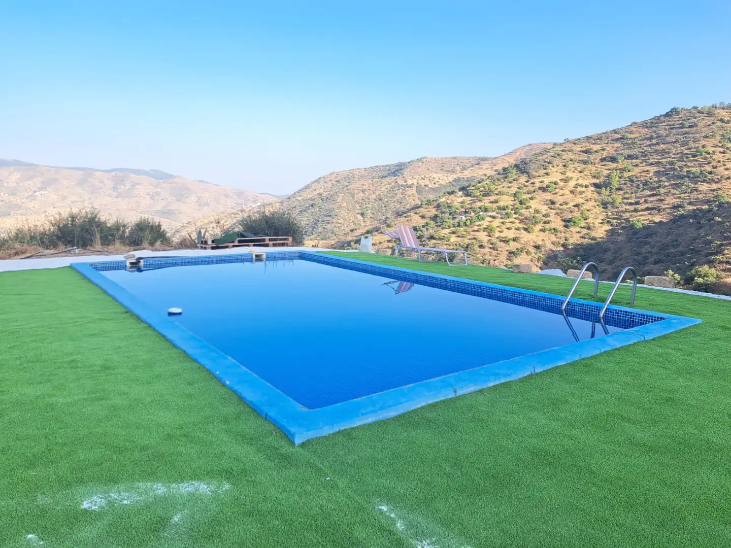 Piscina de Casa o xalet en venda en Málaga amb Moblat