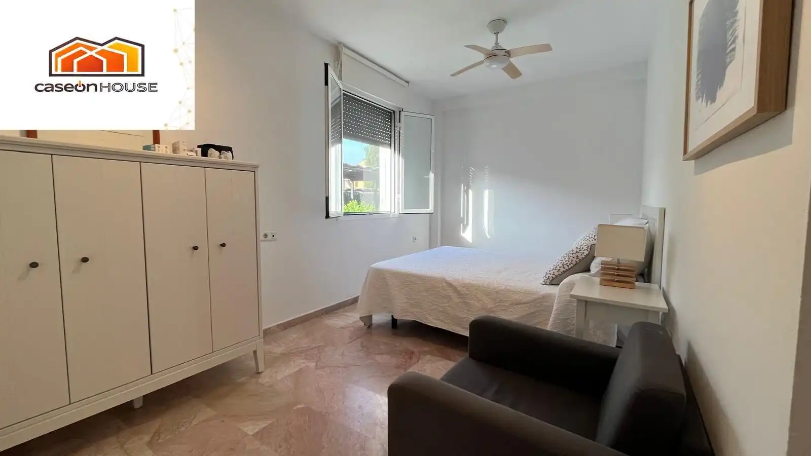 Dormitori de Apartament en venda en Chiclana de la Frontera amb Piscina comunitària
