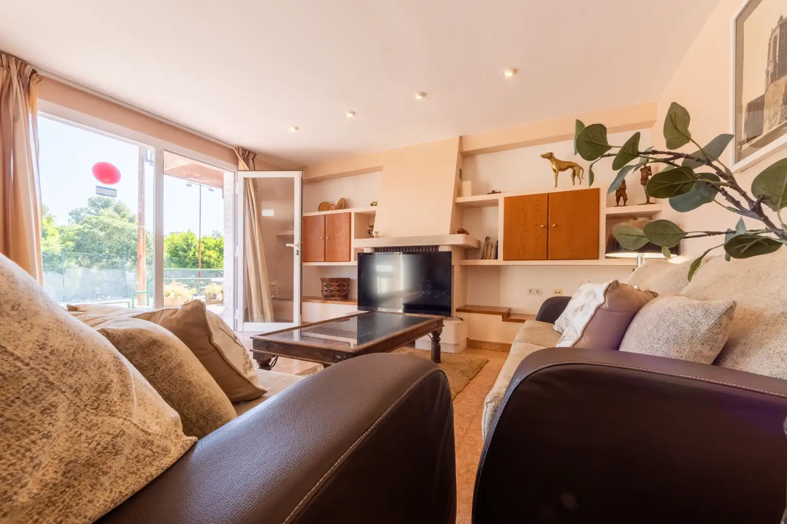 Sala d'estar de Casa adosada en venda en Salou amb Jardí privat, Terrassa i Traster